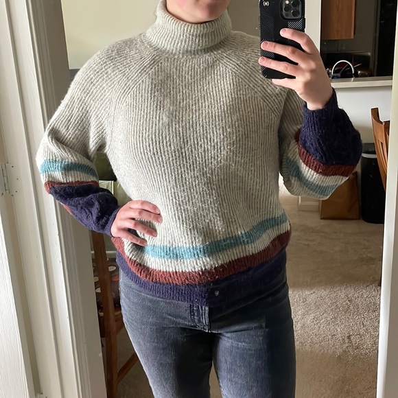 Davi & Dani Cream colored turtleneck sweater with blue & maroon striped details - Picture 1 of 3
